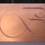 [Commande – Order] Plaque 50 x 70 cm avec gravure d’un logotype « B » pour une entreprise Chablaisienne, 2014.